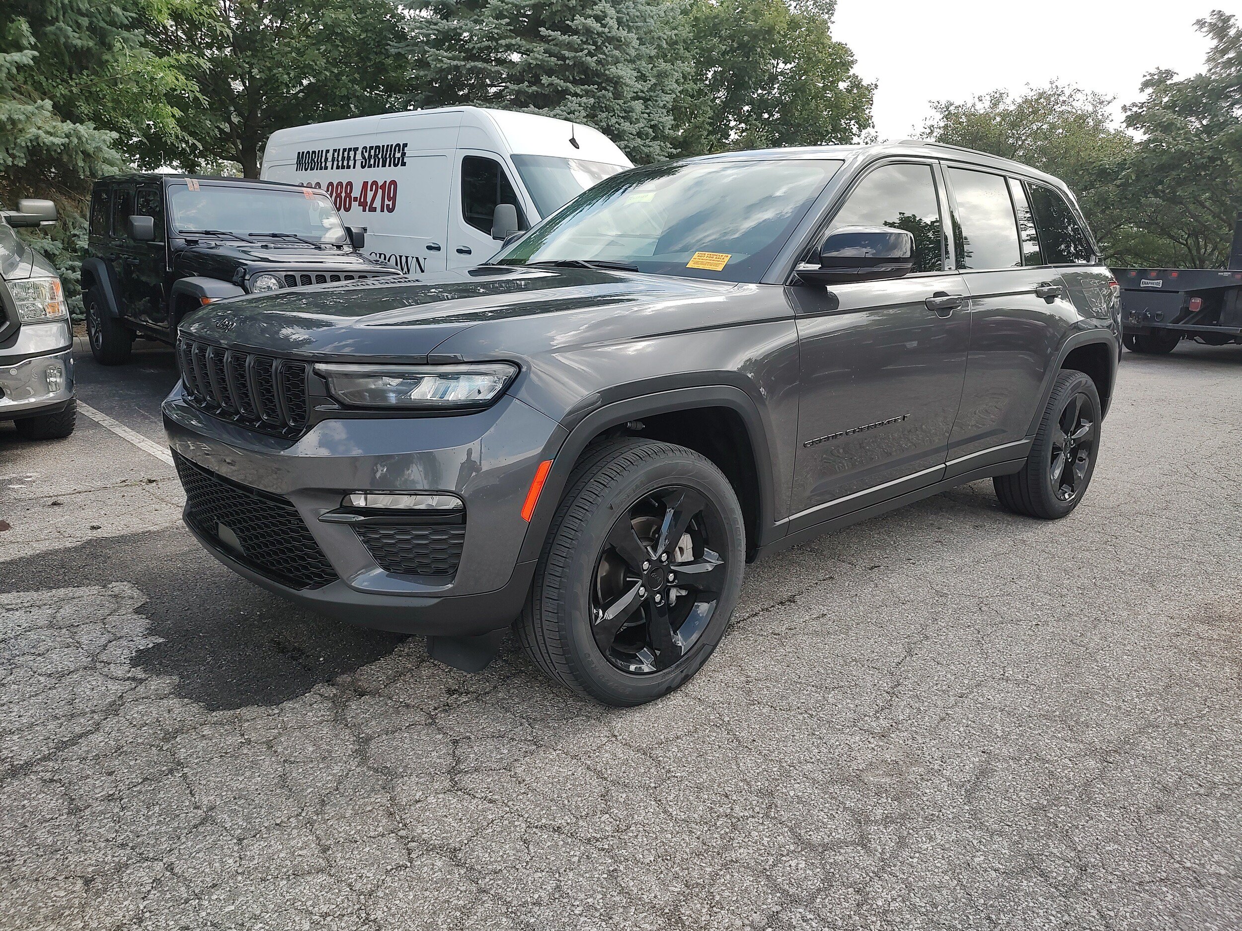 Certified 2023 Jeep Grand Cherokee Limited w/ Black Appearance Package AWD/4WD image 1