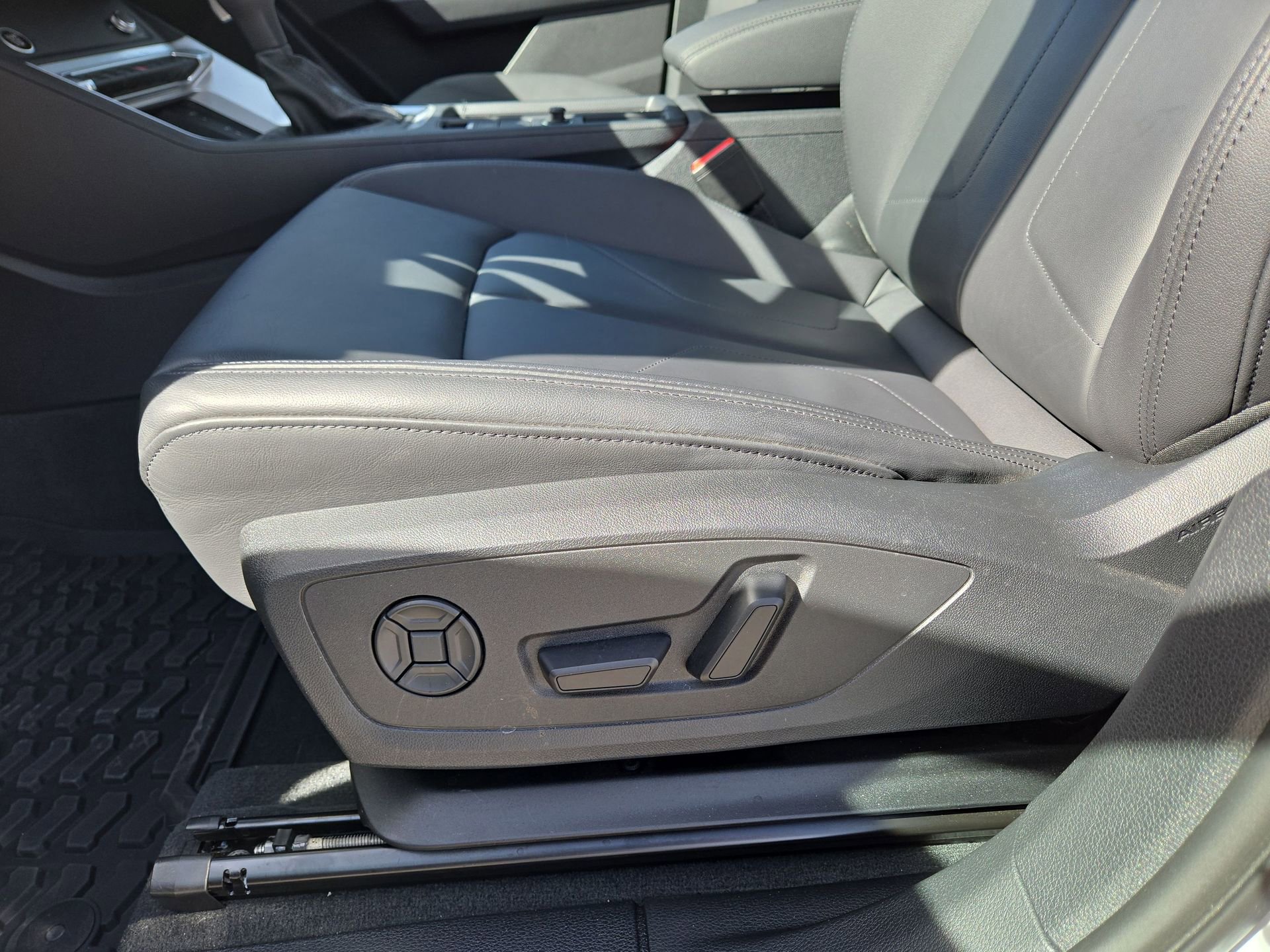 Certified 2025 Audi Q3 2.0T Premium w/ Convenience Package image 17