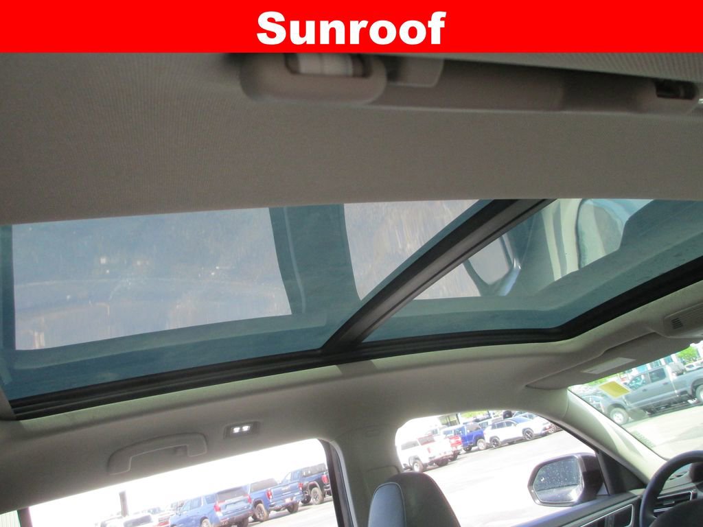 Used 2025 Volkswagen Atlas Peak Edition SE AWD/4WD image 14
