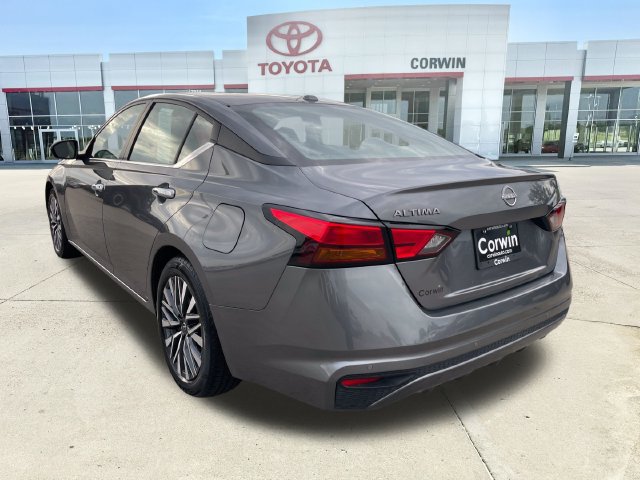 Used 2025 Nissan Altima 2.5 SV FWD image 3