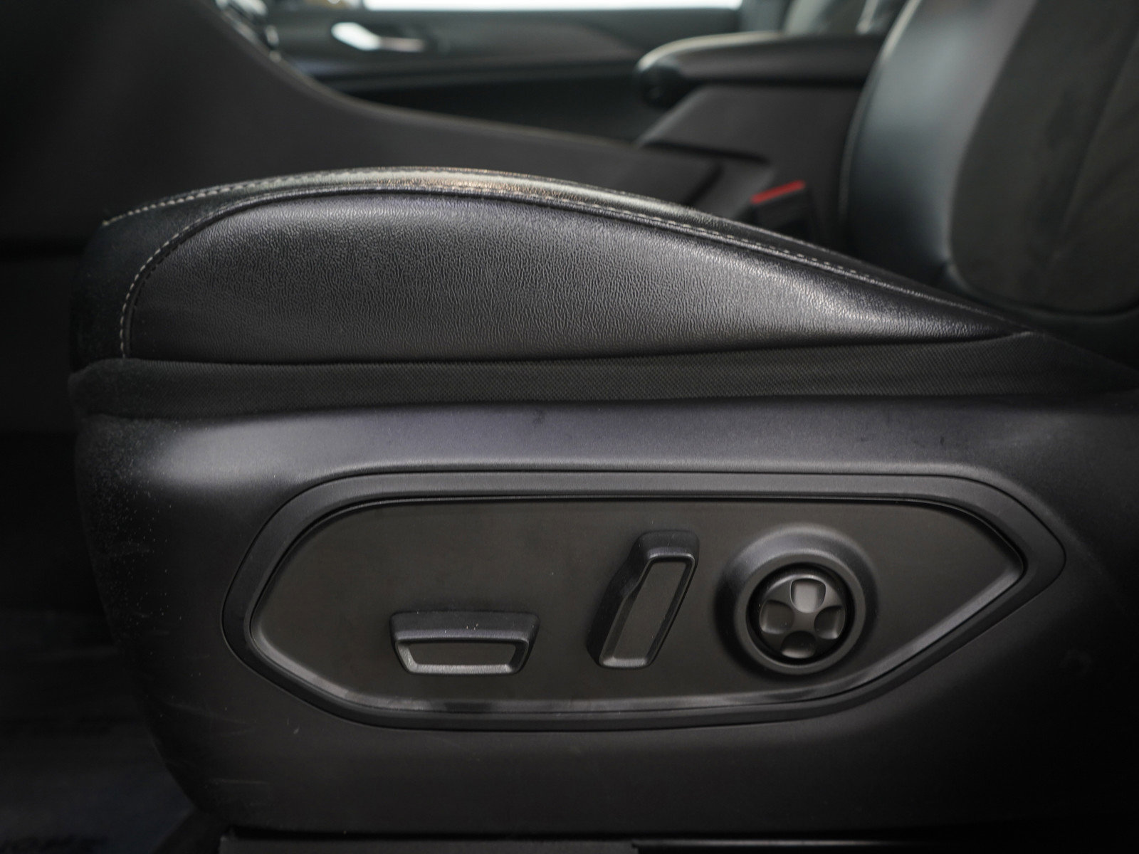 Used 2024 Jeep Grand Cherokee Altitude image 24