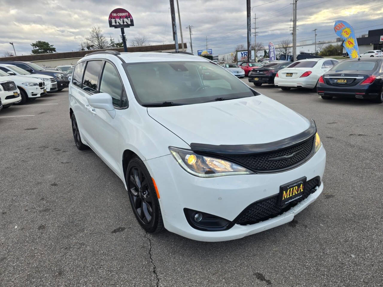 Used 2020 Chrysler Pacifica Touring w/ Advanced Safetytec Group FWD image 3