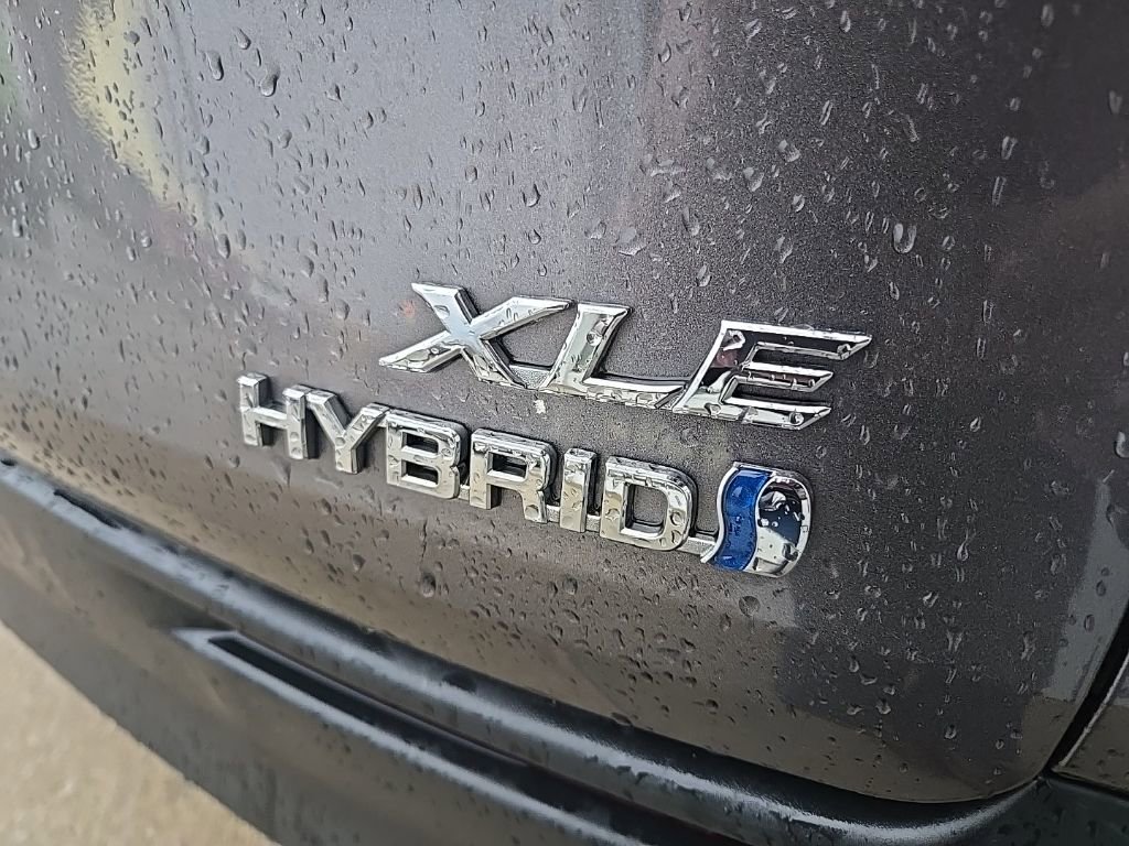 Used 2024 Toyota Sienna XLE image 19