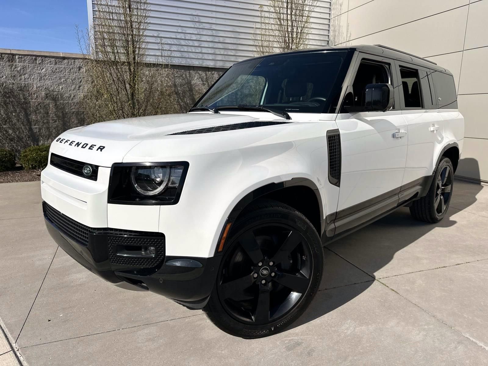 Used 2024 Land Rover Defender 130 X-Dynamic SE AWD/4WD image 1