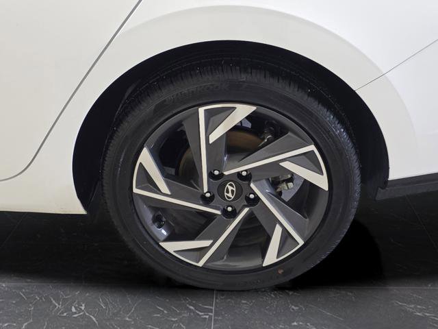 Certified 2025 Hyundai Elantra SEL image 34