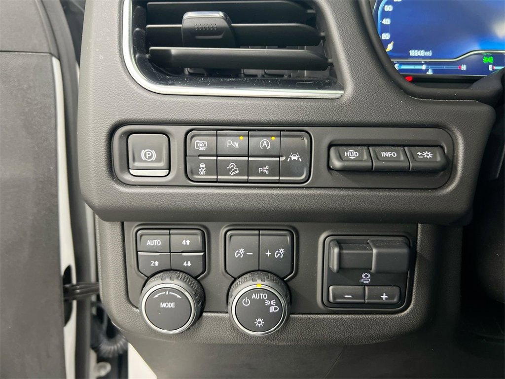 Used 2024 Chevrolet Suburban High Country w/ Advanced Technology Package image 18