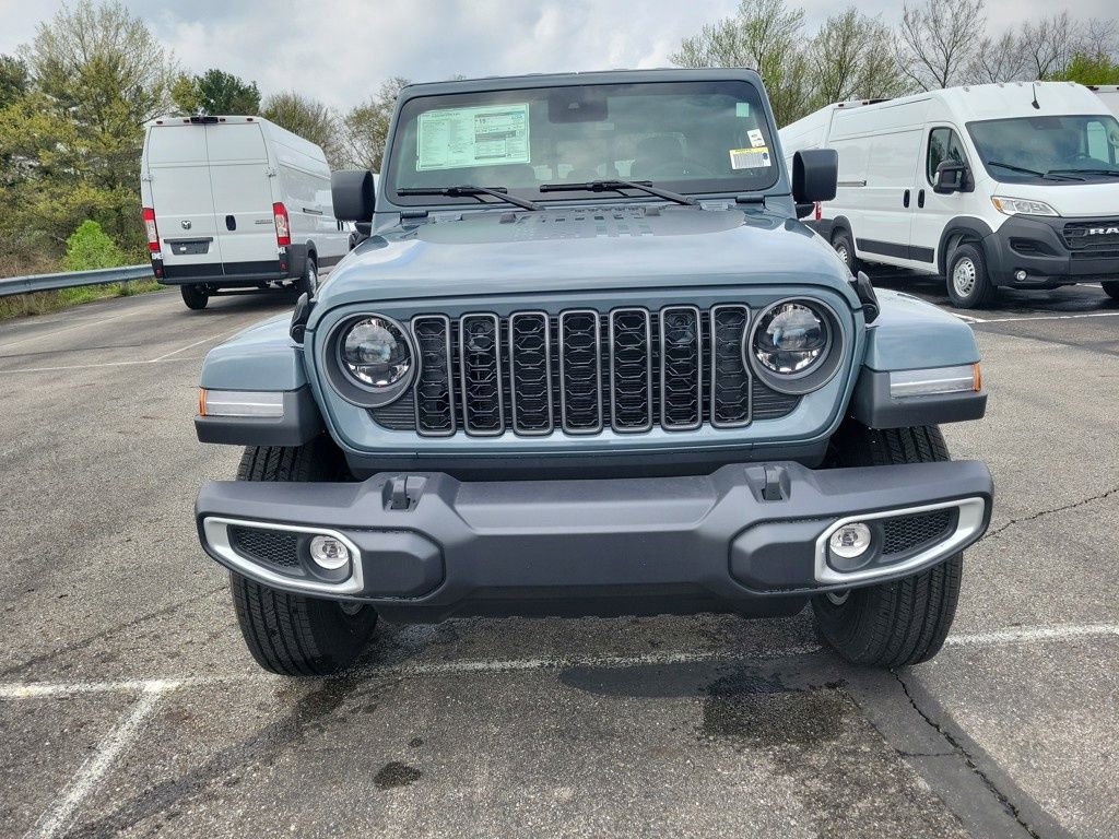 New 2025 Jeep Gladiator Sport image 3