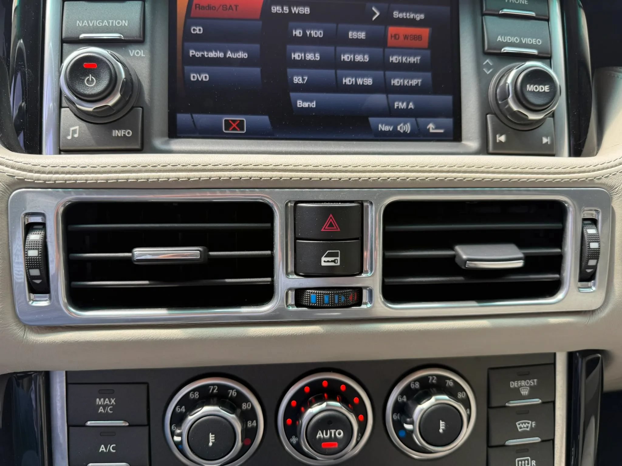Used 2011 Land Rover Range Rover Autobiography AWD/4WD image 30