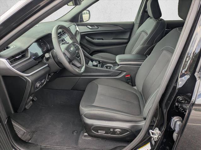Used 2025 Jeep Grand Cherokee L Laredo RWD image 14