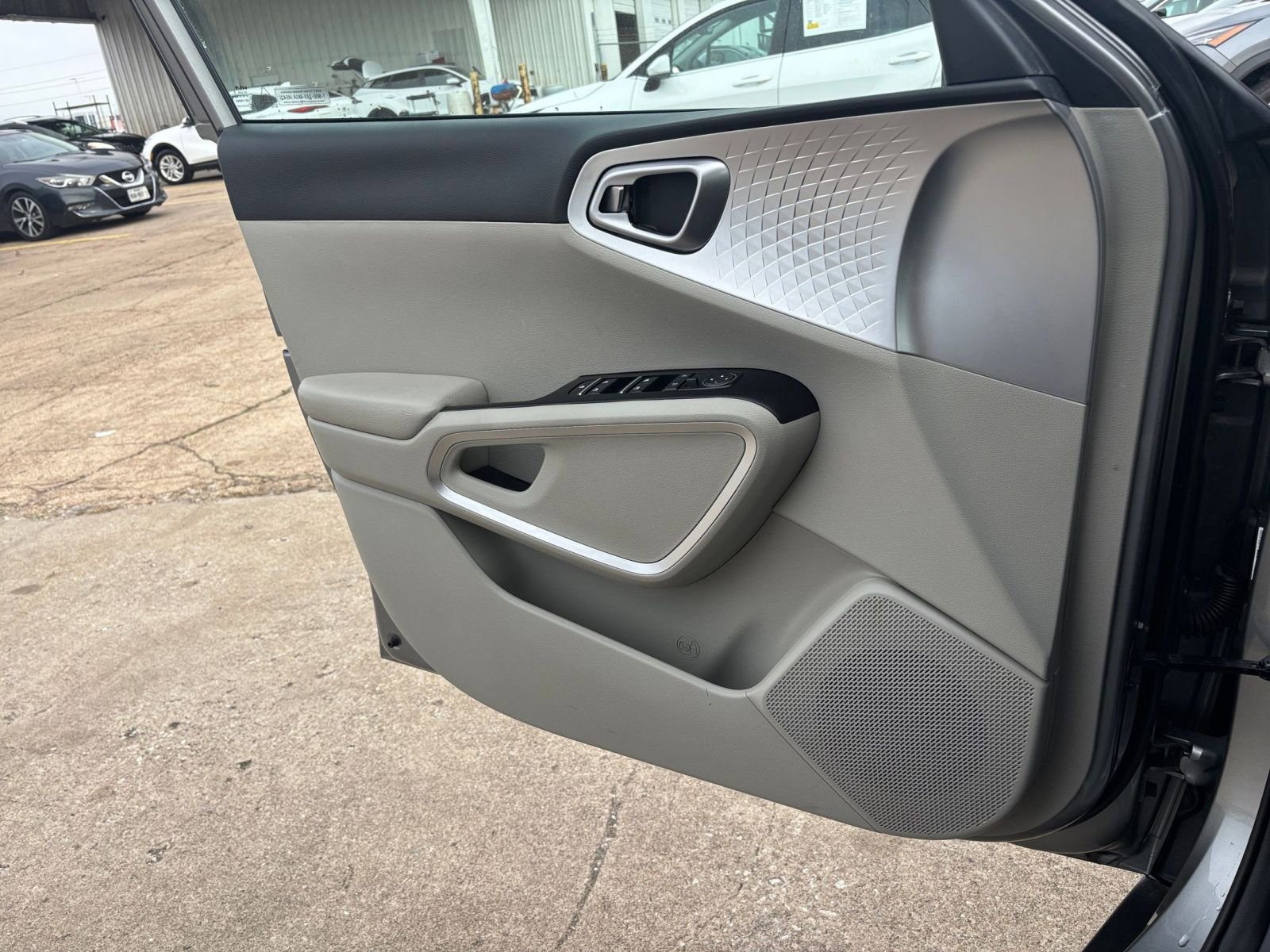 Used 2025 Kia Soul LX w/ LX Technology Package image 18