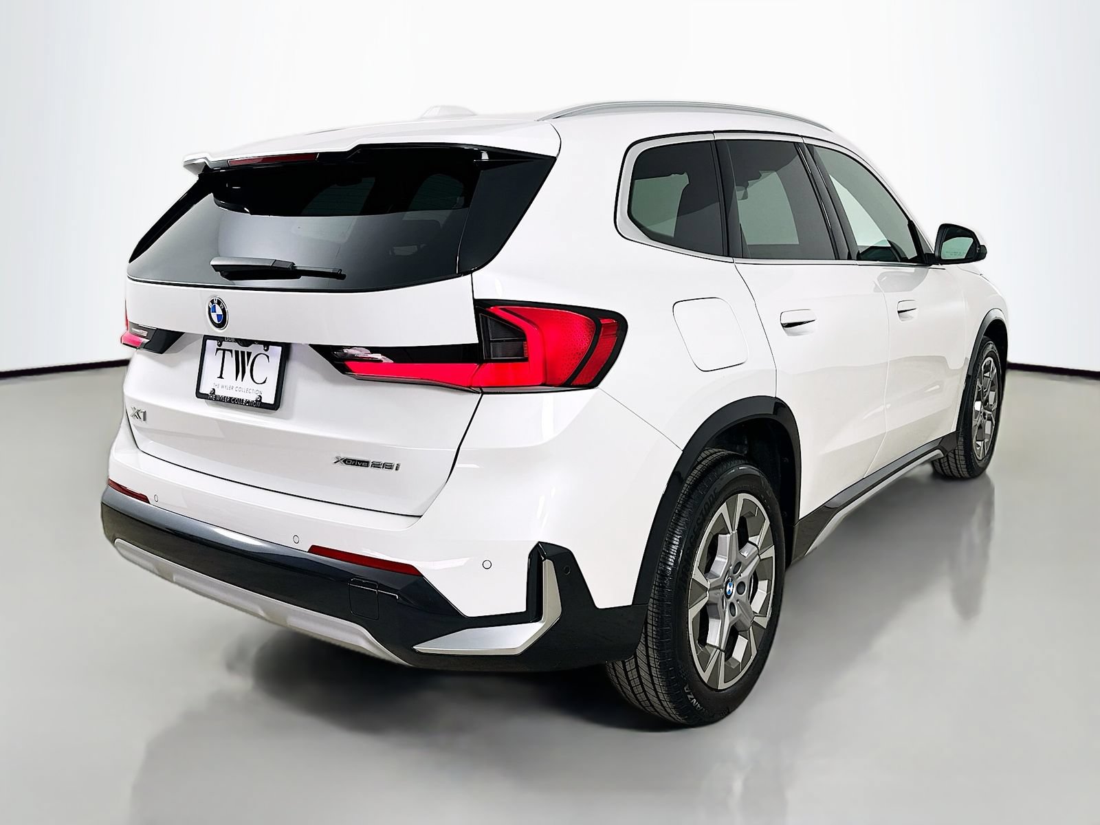 Used 2025 BMW X1 xDrive28i w/ Premium Package AWD/4WD image 5