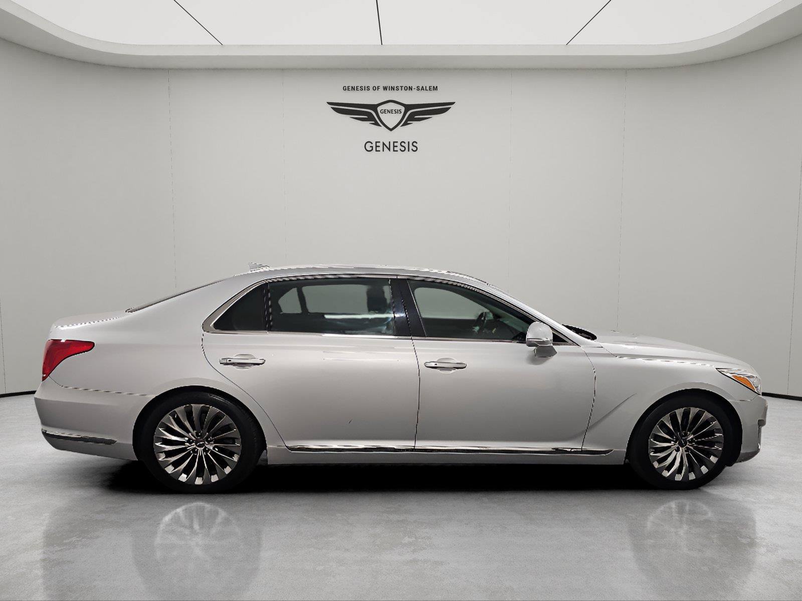 Used 2019 Genesis G90 3.3T Premium RWD image 6