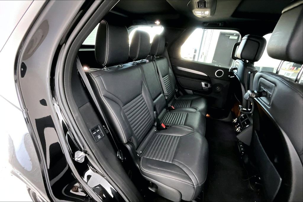 Used 2022 Land Rover Discovery S R-Dynamic image 35