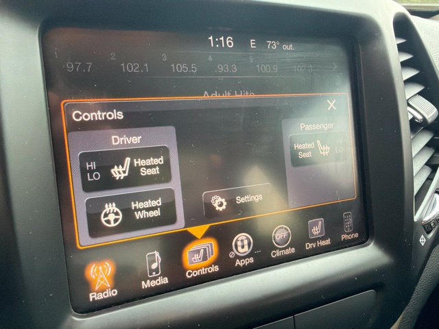 Used 2016 Jeep Cherokee Latitude w/ Cold Weather Group AWD/4WD image 4