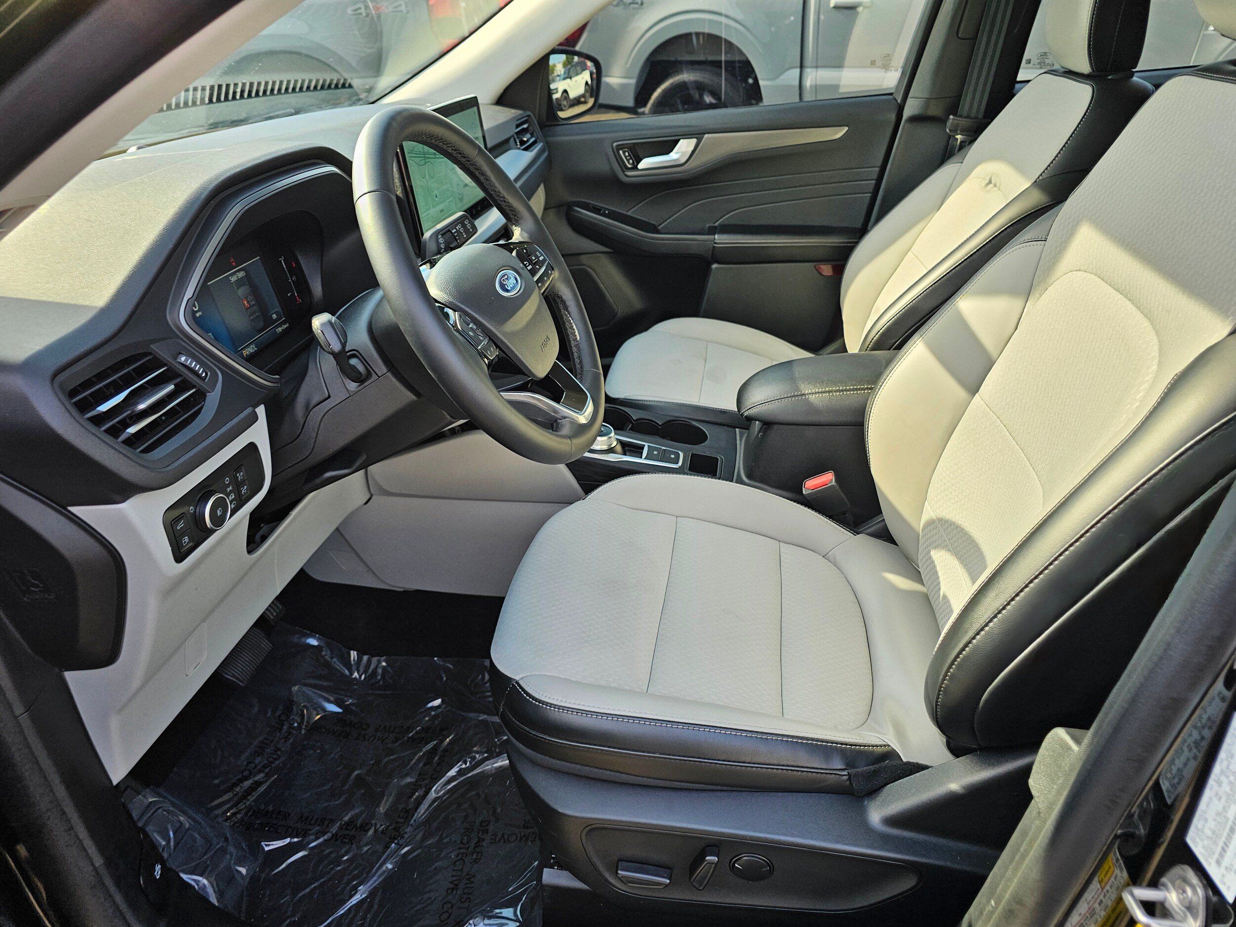 Certified 2025 Ford Escape SE w/ Class II Trailer Tow Package FWD image 20