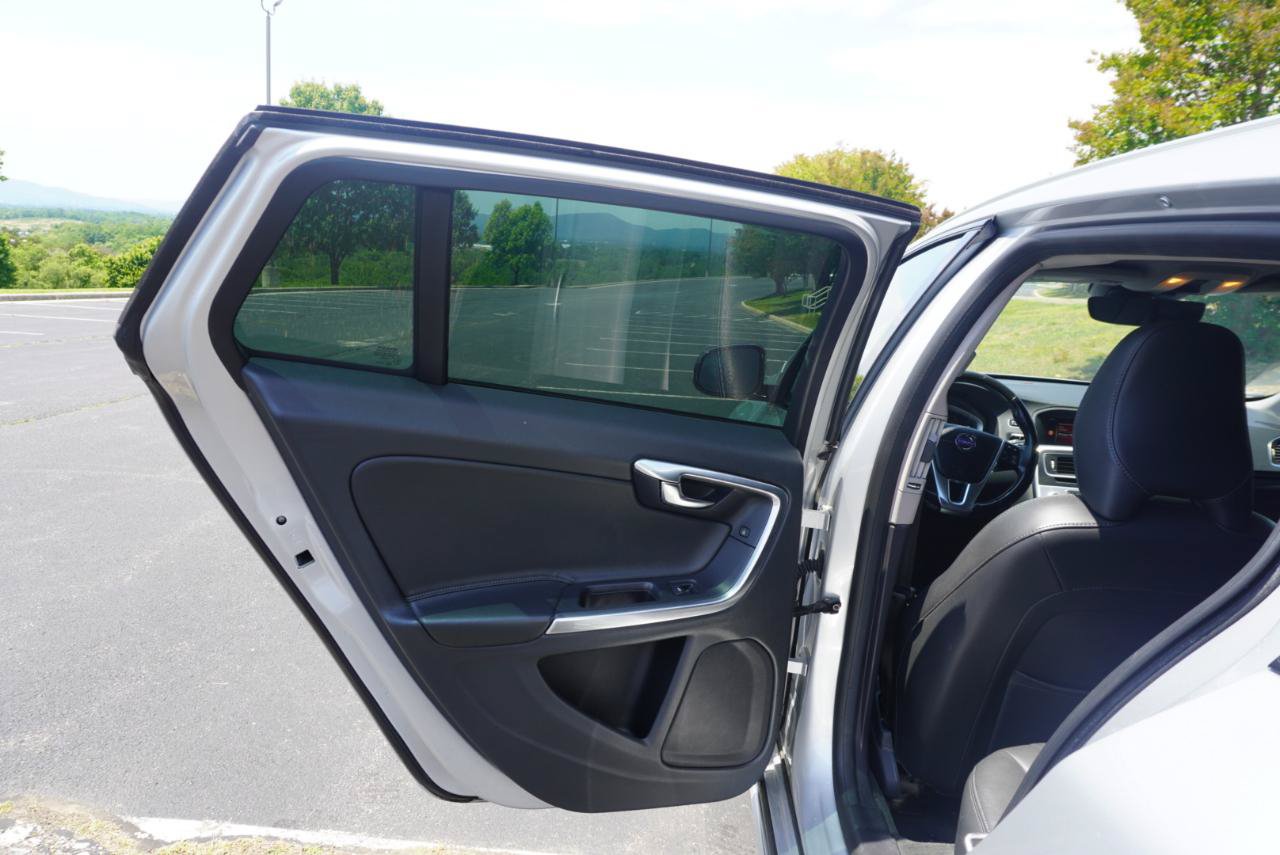 Used 2018 Volvo V60 T5 Cross Country w/ Convenience Package AWD/4WD image 15
