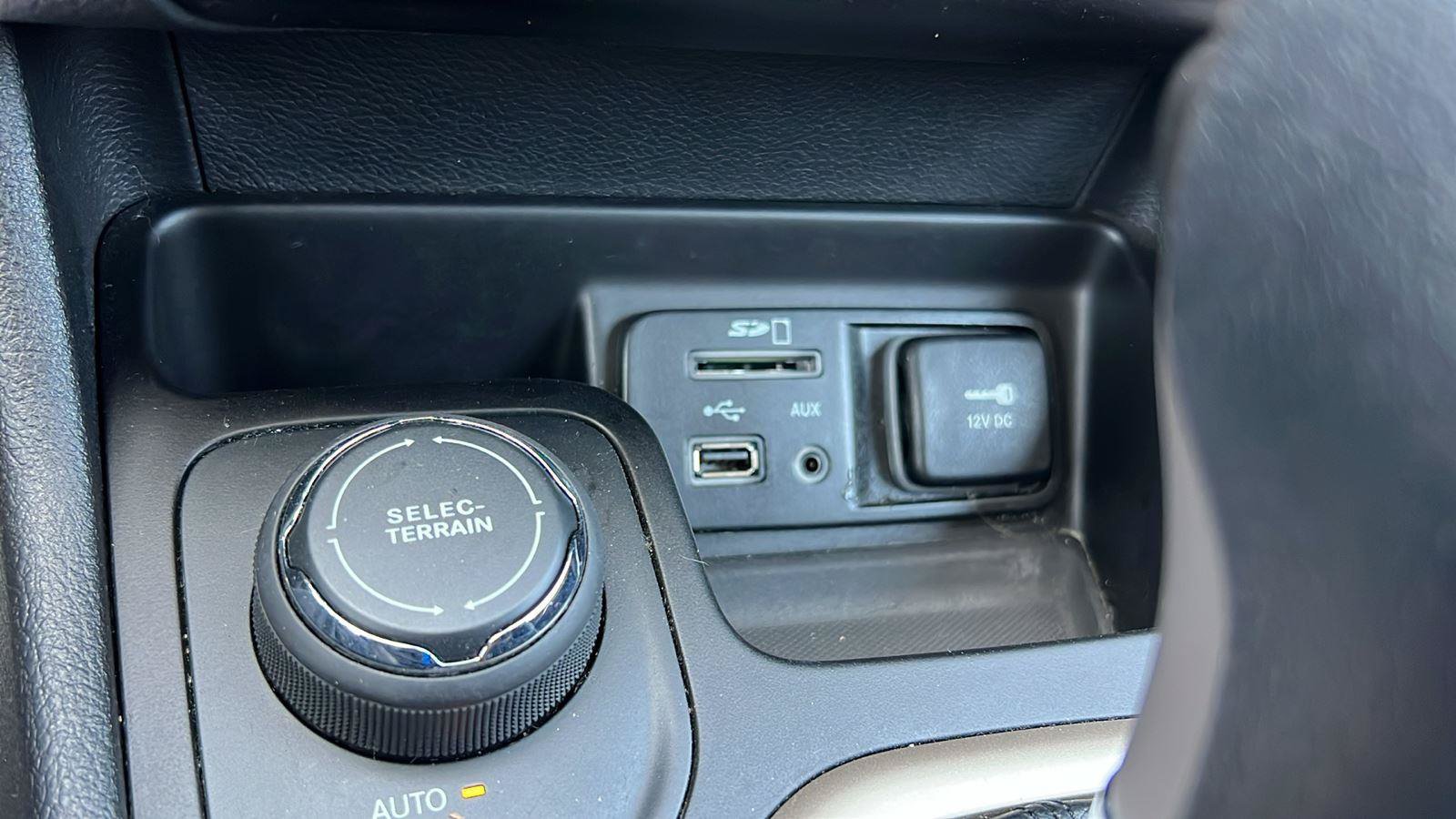 Used 2017 Jeep Cherokee 75th Anniversary AWD/4WD image 26