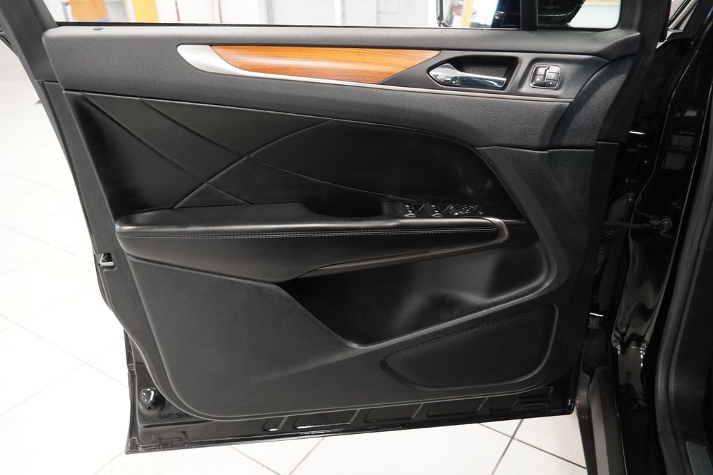 Used 2017 Lincoln MKC Reserve w/ Lincoln MKC Climate Package image 18