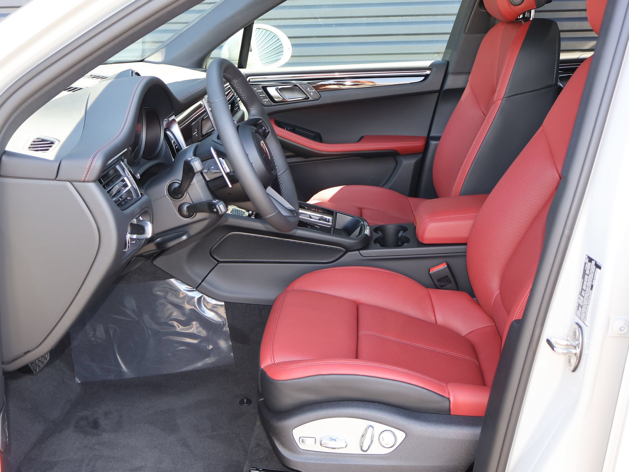 New 2026 Porsche Macan AWD/4WD image 5