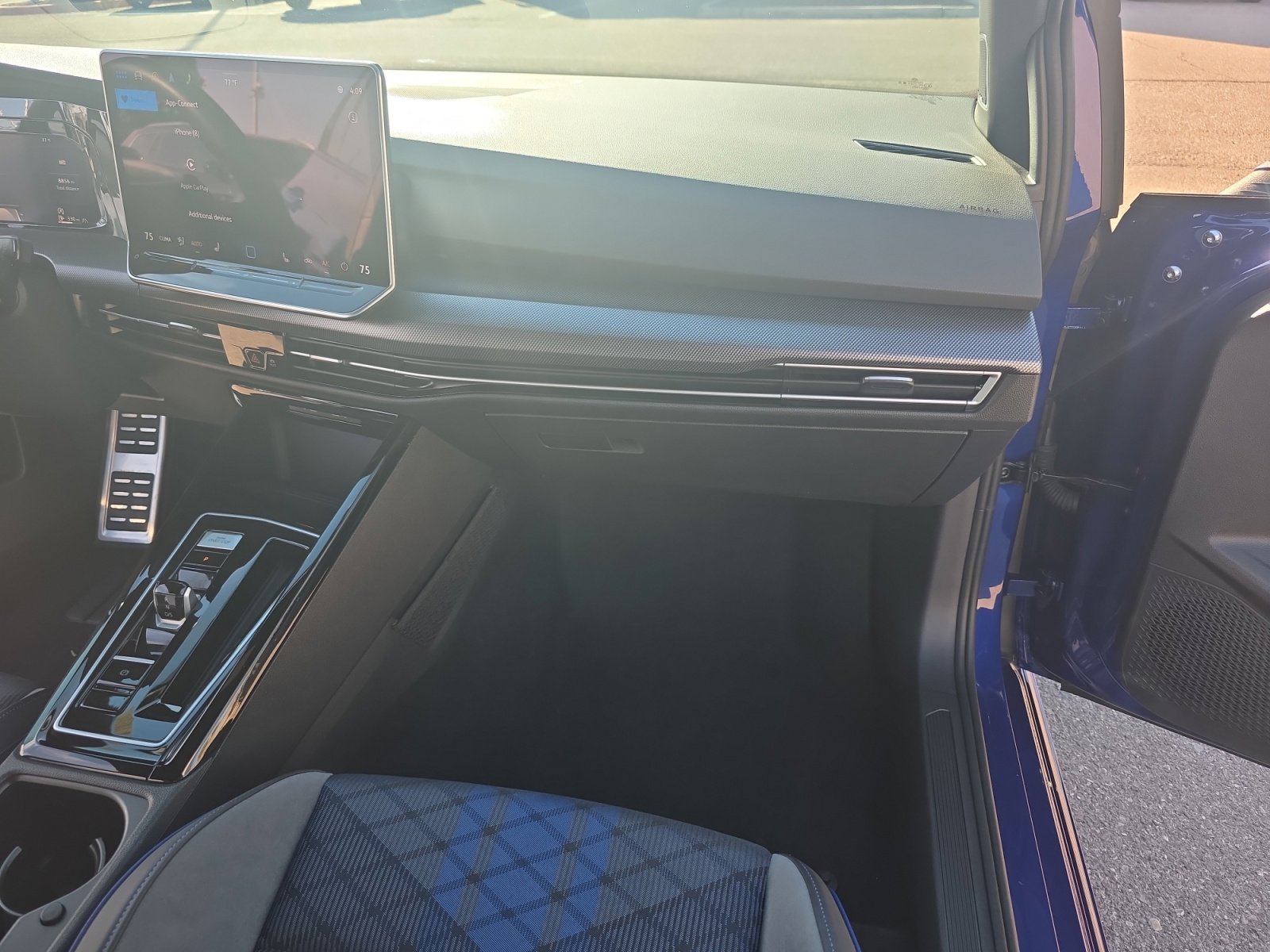 Certified 2025 Volkswagen Golf w/ Euro Style Package image 20