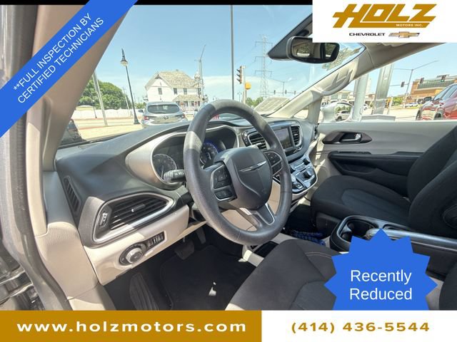 Used 2020 Chrysler Pacifica Touring FWD image 10