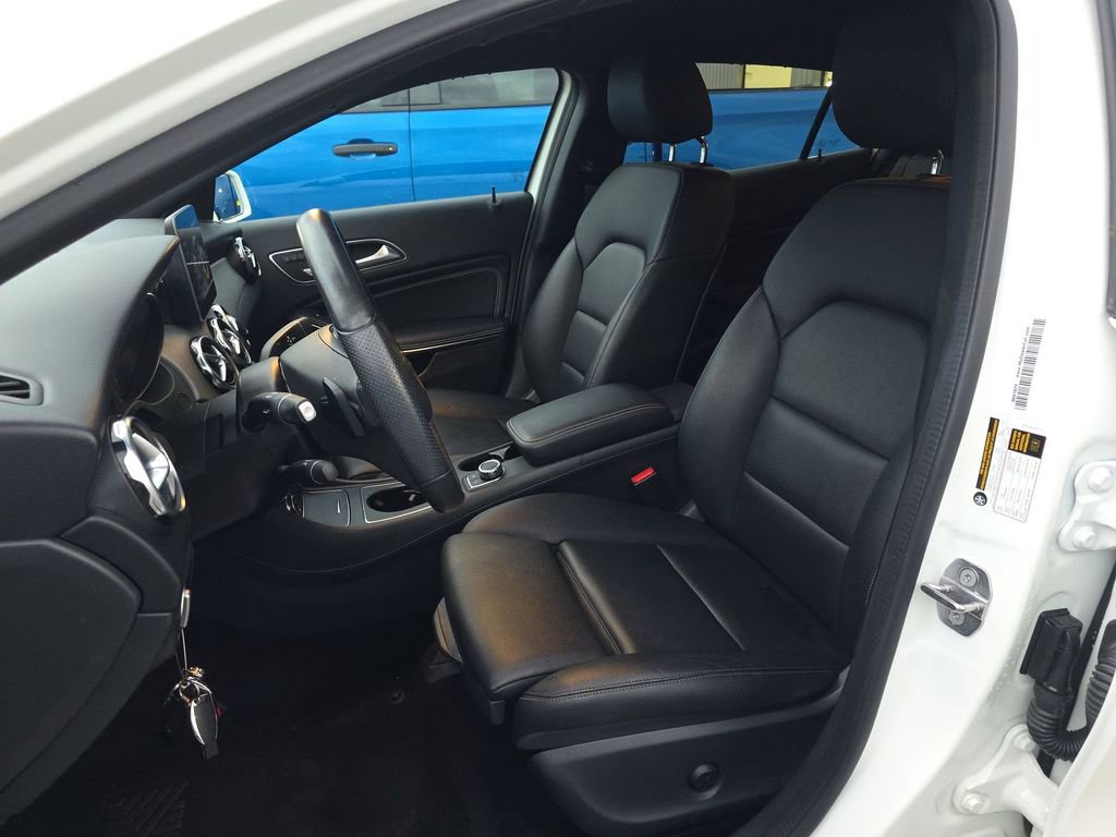 Used 2020 Mercedes-Benz GLA 250 w/ Premium Package image 3