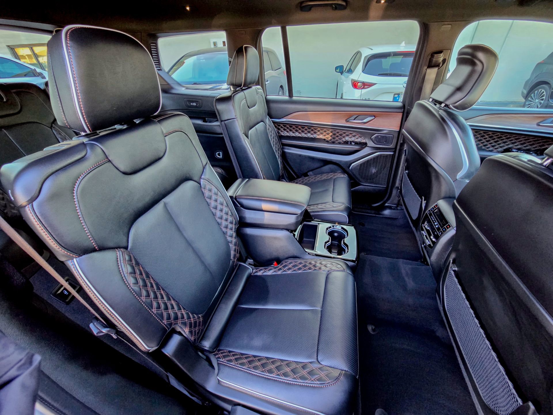 Used 2025 Jeep Grand Cherokee L Summit image 32