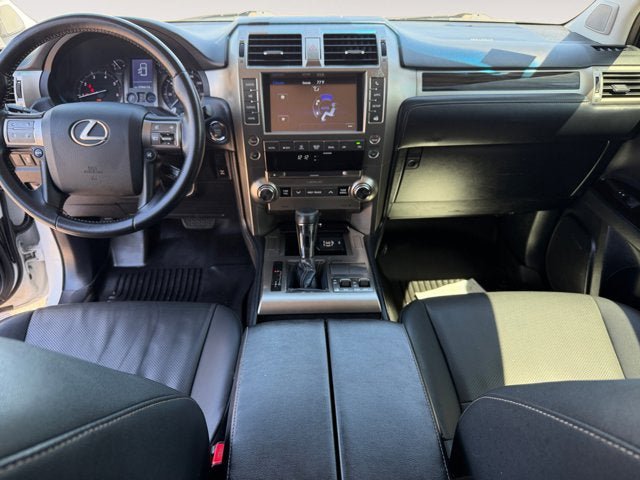 Used 2018 Lexus GX 460 w/ Preferred Accessory Package AWD/4WD image 10