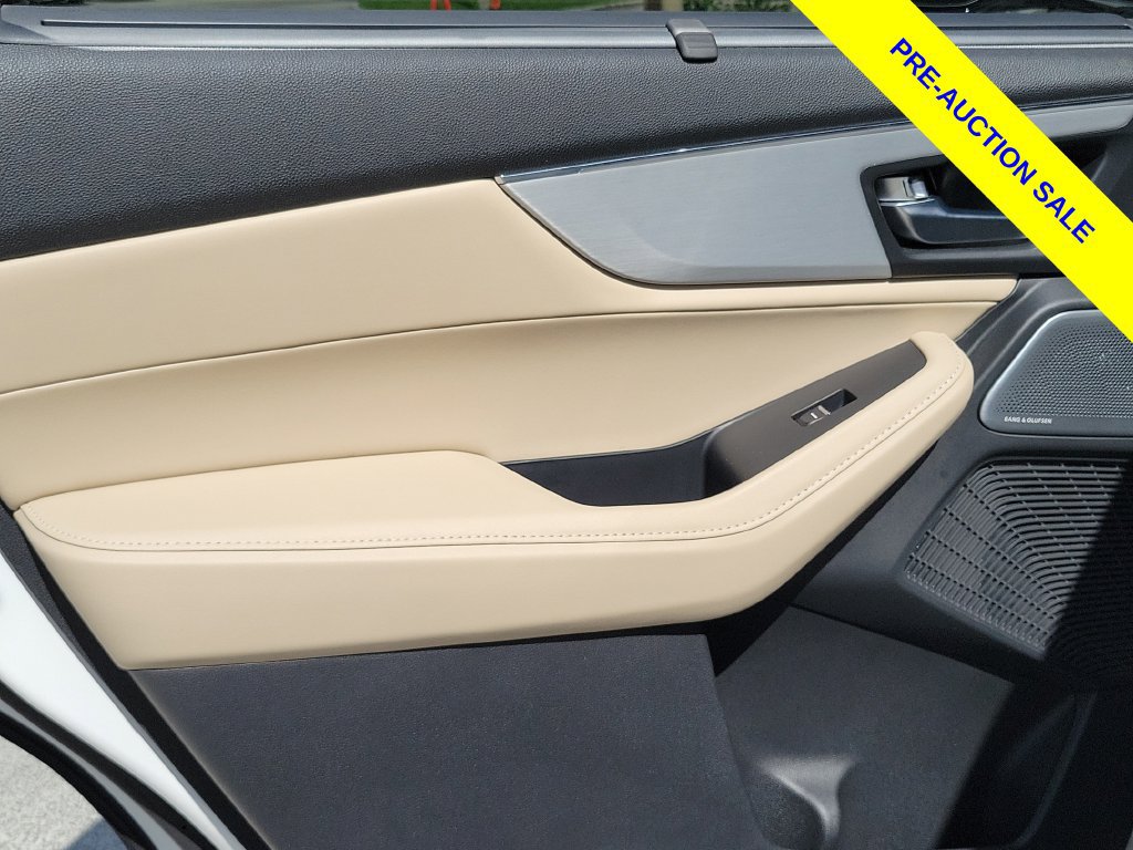 Certified 2025 Acura MDX w/ Technology Package FWD image 17