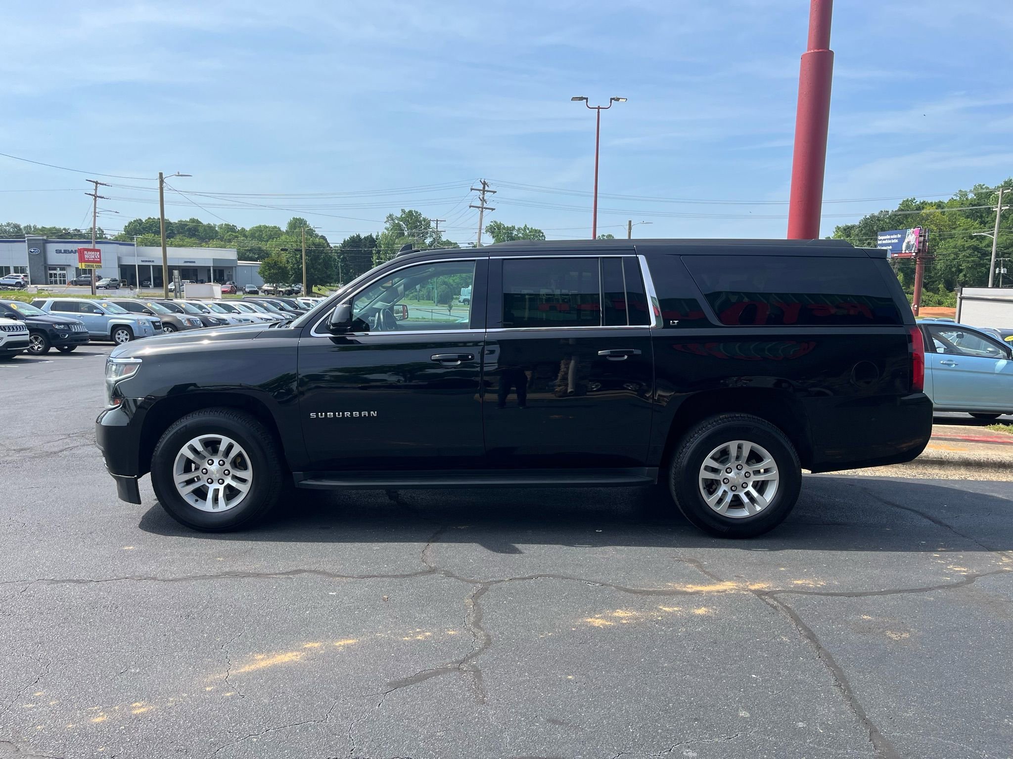 Used 2020 Chevrolet Suburban LT image 4