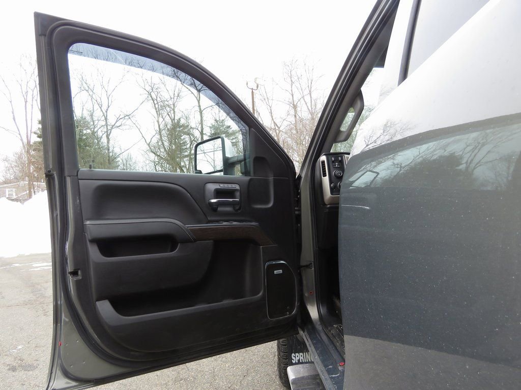 Used 2017 GMC Sierra 3500 Denali w/ Duramax Plus Package image 9