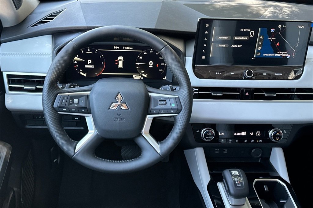 New 2025 Mitsubishi Outlander SE image 15