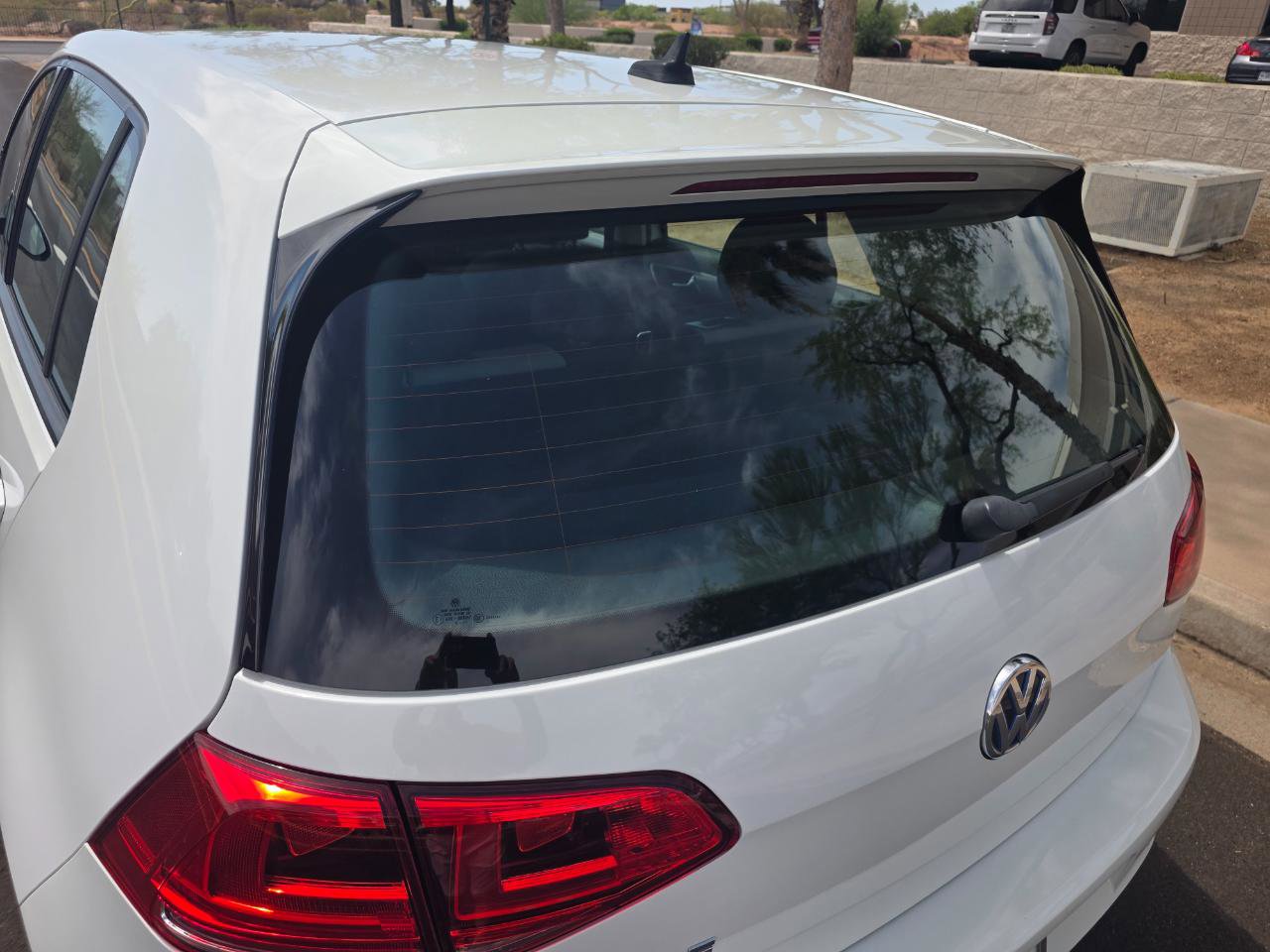 Used 2016 Volkswagen e-Golf SE w/ DC Fast Charging Package FWD image 16