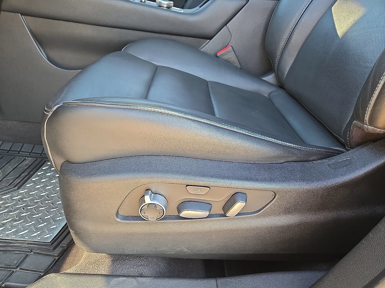 Used 2019 Cadillac XT4 Premium Luxury FWD image 26
