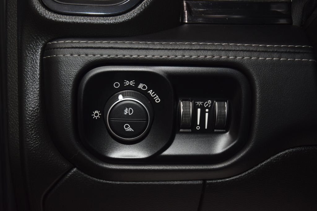 Used 2024 RAM 5500 4x4 Crew Cab image 32