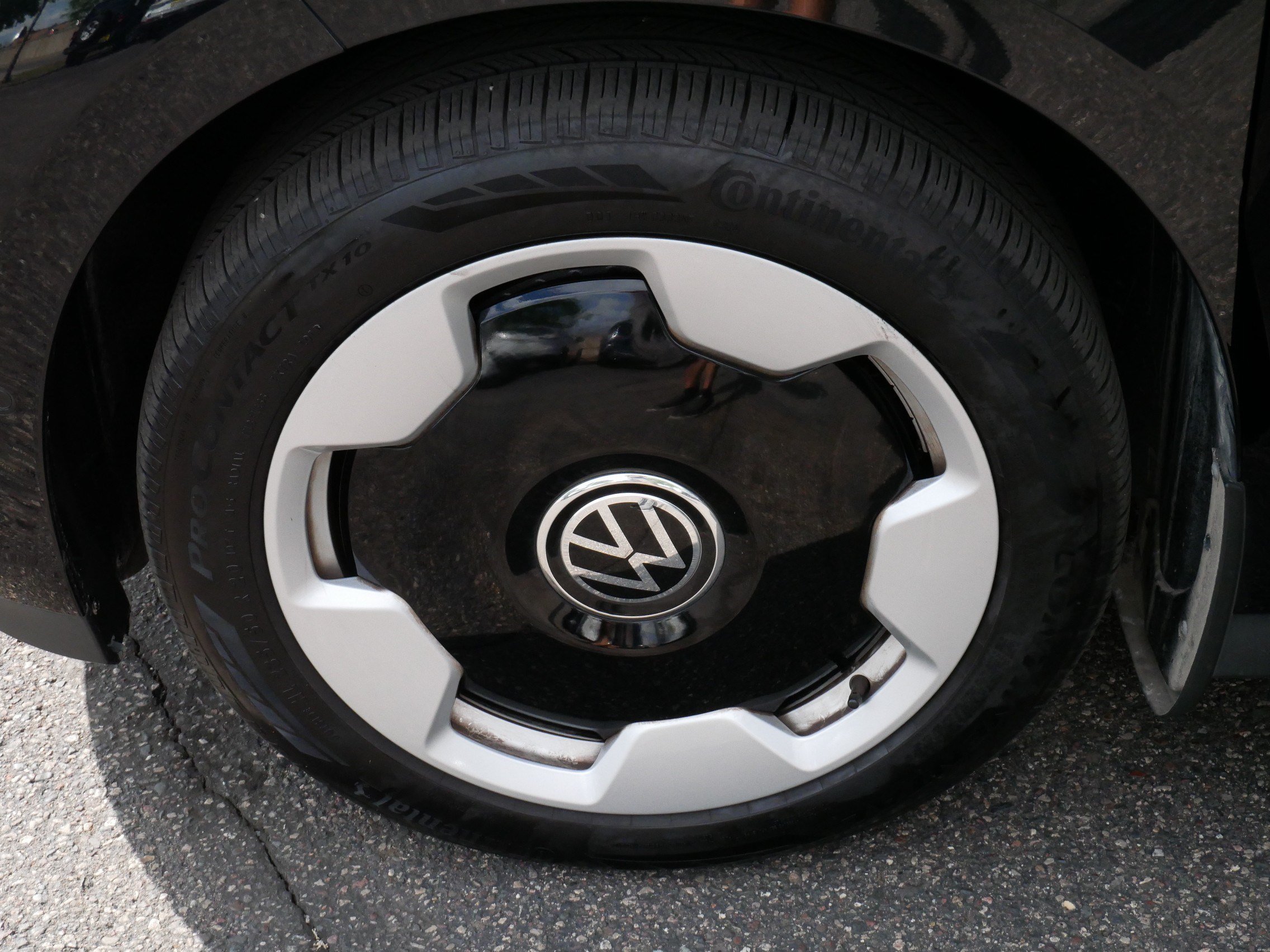 Certified 2025 Volkswagen ID. Buzz Pro S RWD image 15