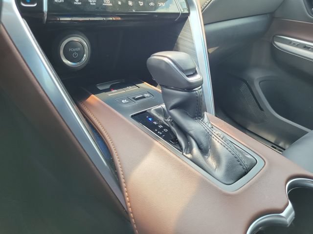 Used 2024 Toyota Venza XLE AWD/4WD image 19