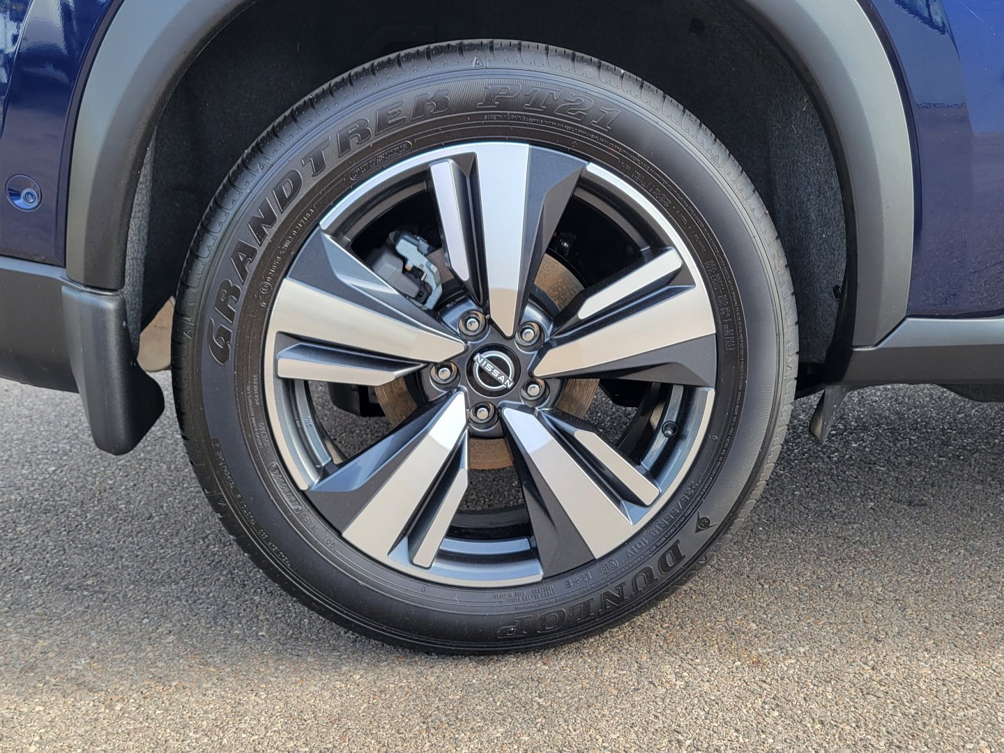 Certified 2025 Nissan Rogue SL AWD/4WD image 5