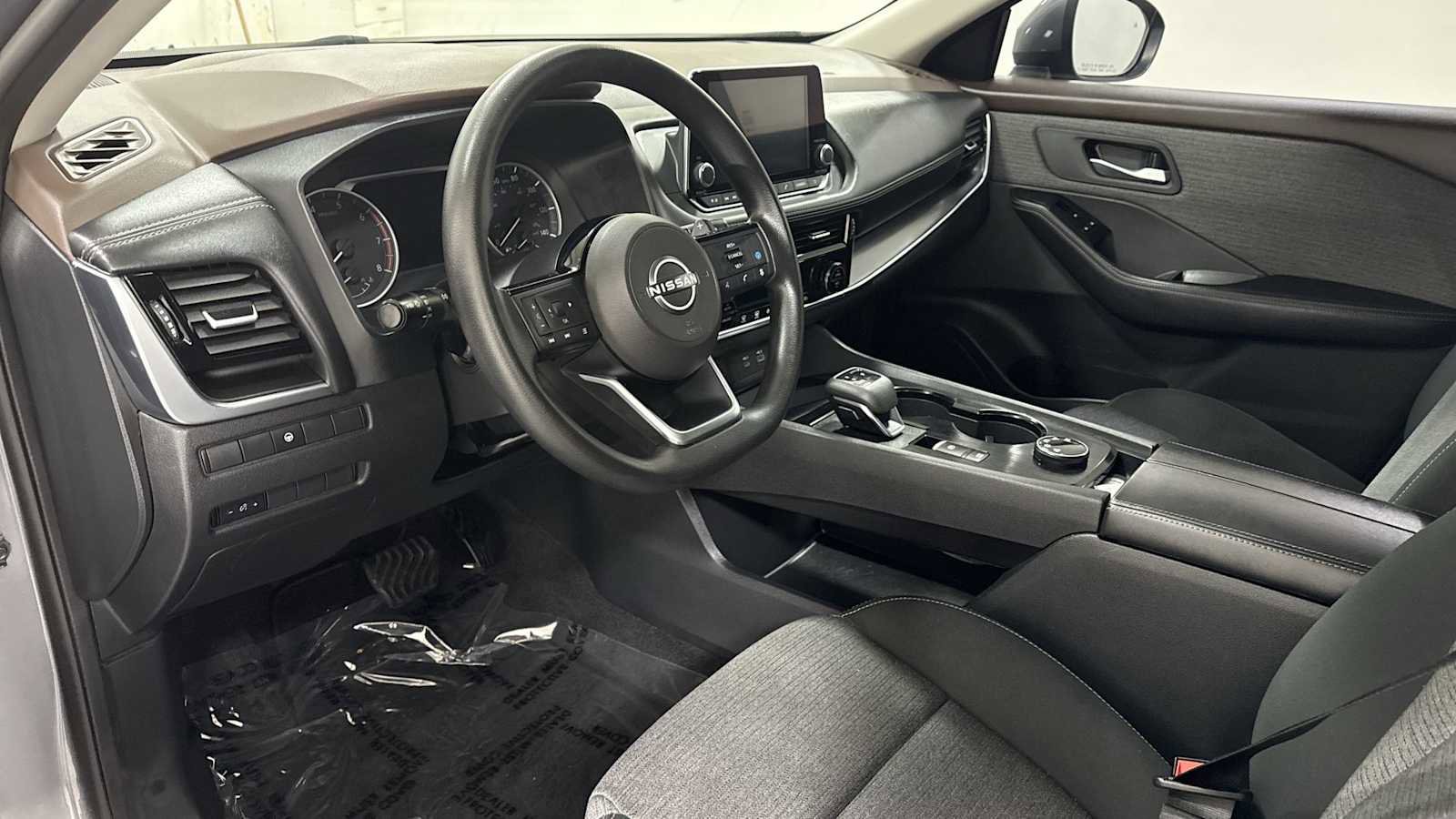 Used 2022 Nissan Rogue SV image 12