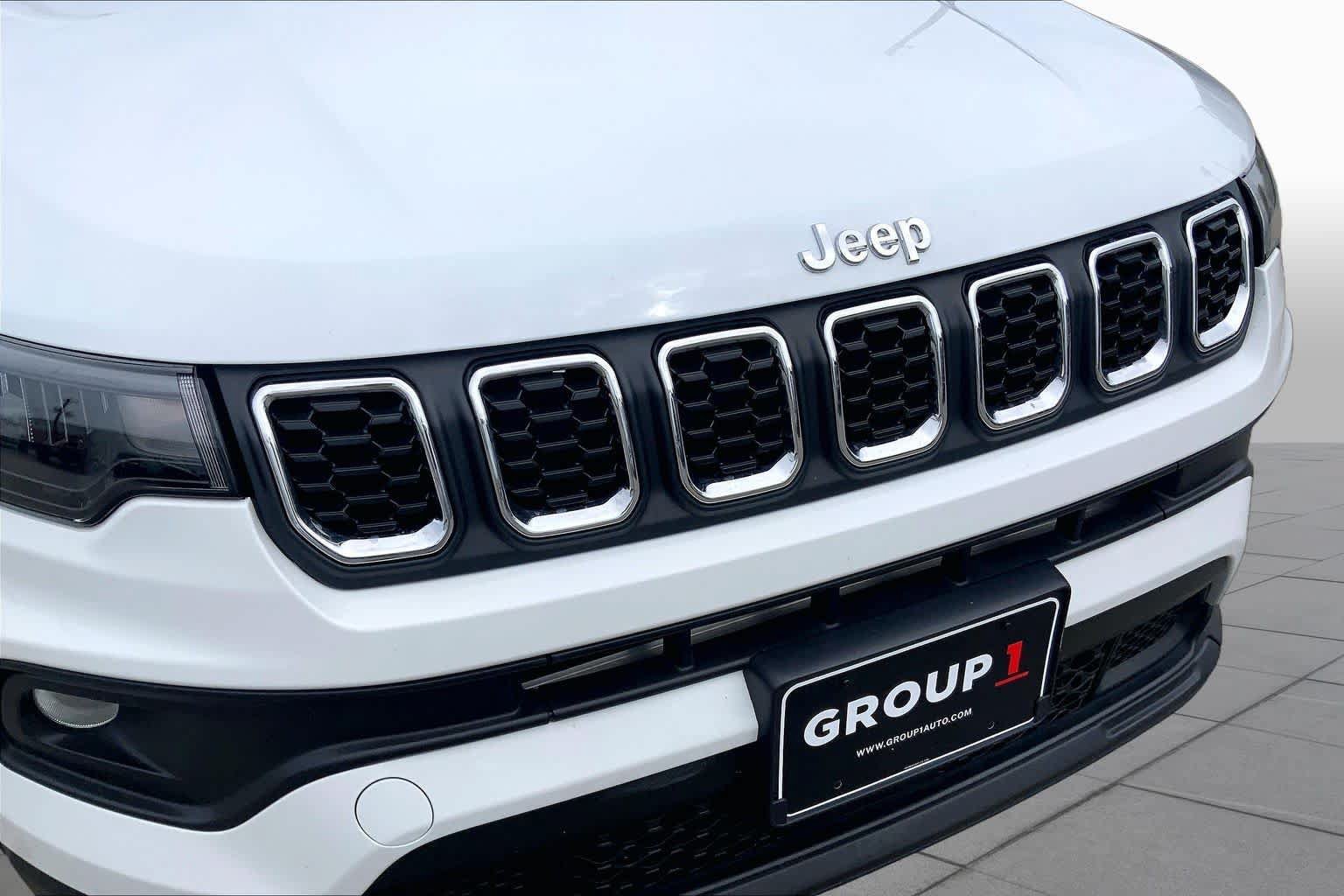 Used 2024 Jeep Compass Latitude AWD/4WD image 30