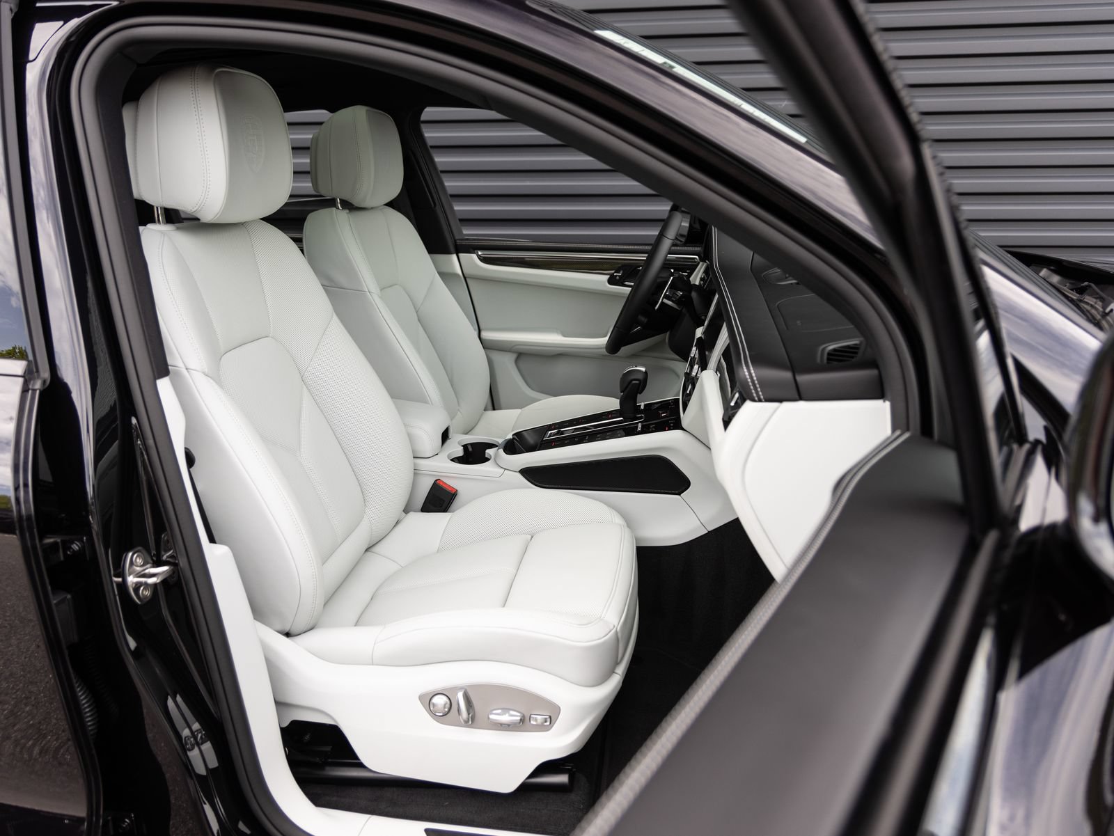 New 2026 Porsche Macan GTS AWD/4WD image 33