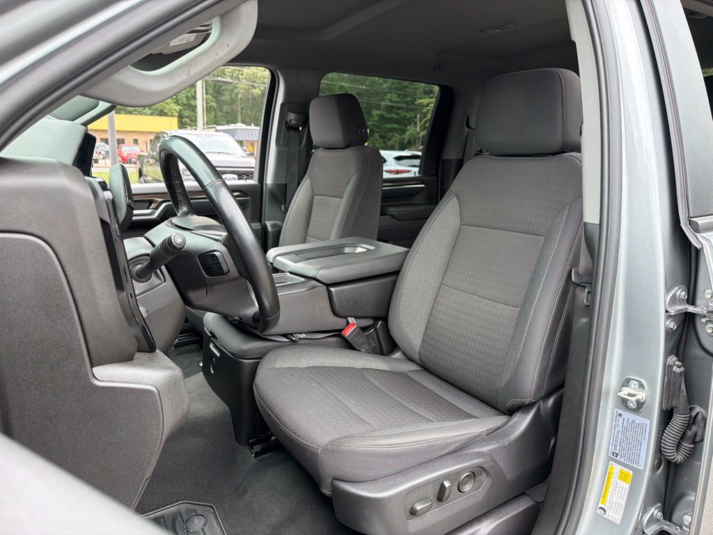 Used 2025 Chevrolet Silverado 3500 LT w/ Safety Package AWD/4WD image 17