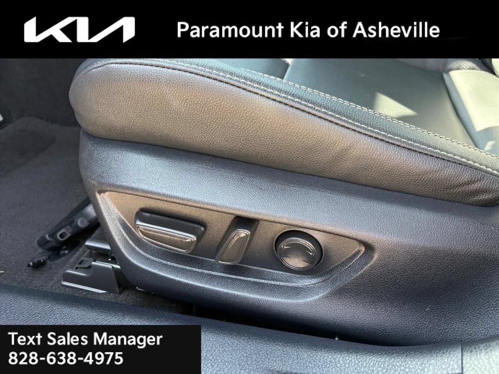 Used 2025 Toyota Camry SE w/ Convenience Package FWD image 18