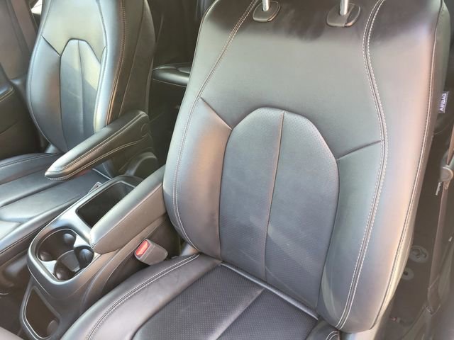Used 2025 Chrysler Pacifica Select image 12
