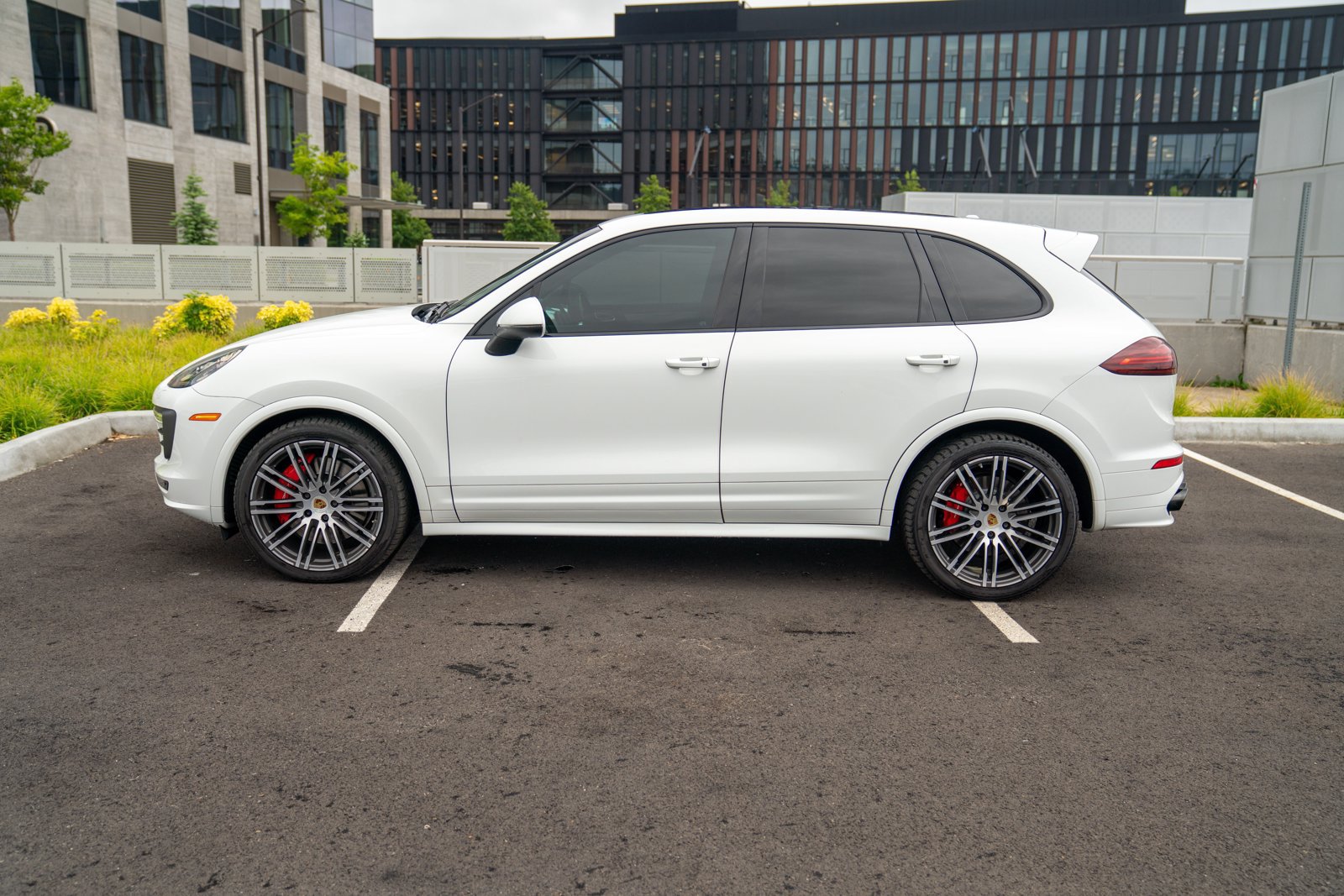 Used 2016 Porsche Cayenne GTS AWD/4WD image 2