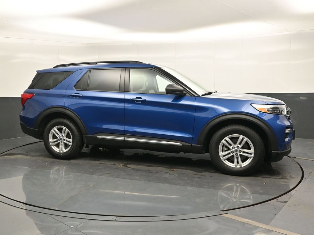 Used 2022 Ford Explorer XLT w/ Equipment Group 202A image 4