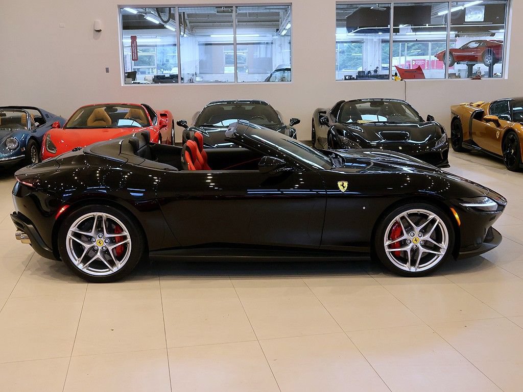 Certified 2025 Ferrari Roma Spider RWD image 64