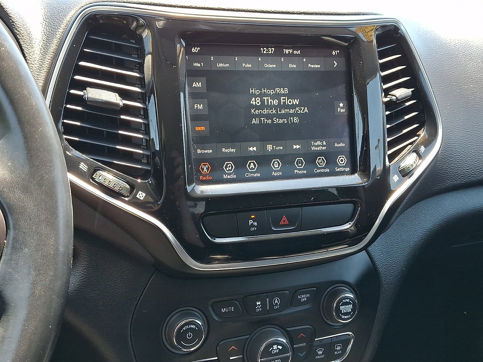 Used 2020 Jeep Cherokee Limited AWD/4WD image 15