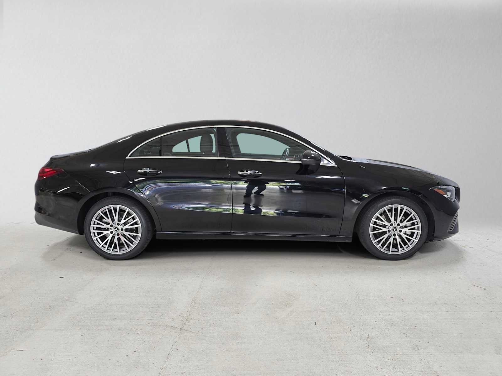 Used 2025 Mercedes-Benz CLA 250 4MATIC image 2