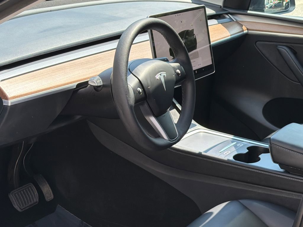 Used 2024 Tesla Model Y Long Range RWD image 14